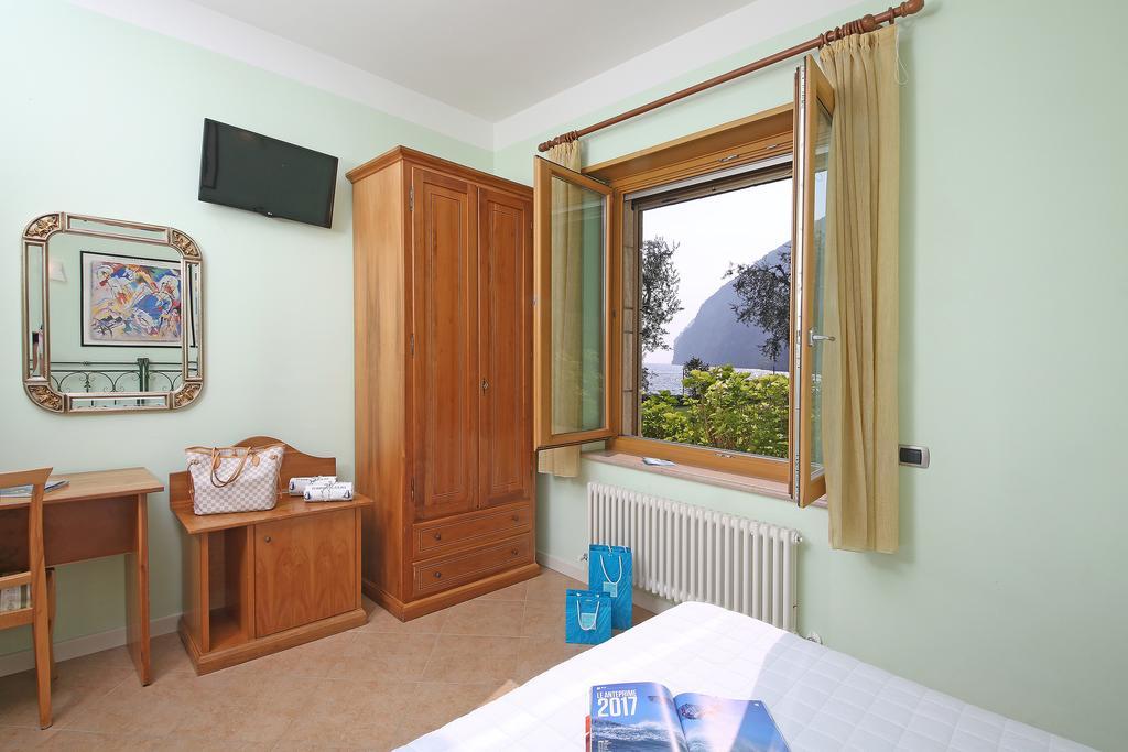 Torre Degli Ulivi Bed and Breakfast Tignale Exteriör bild